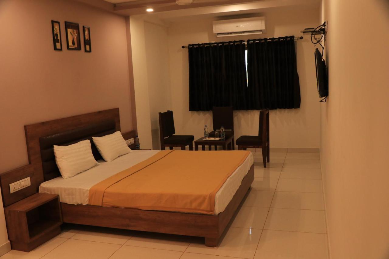 Hotel Viraj Residency Bhuj Exterior photo