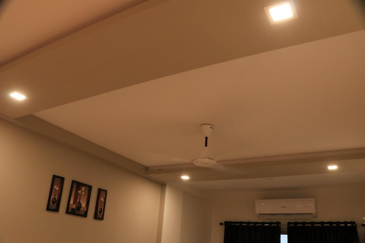 Hotel Viraj Residency Bhuj Exterior photo