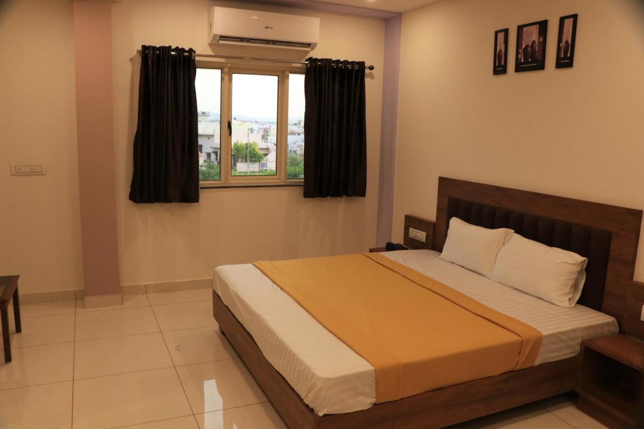Hotel Viraj Residency Bhuj Exterior photo