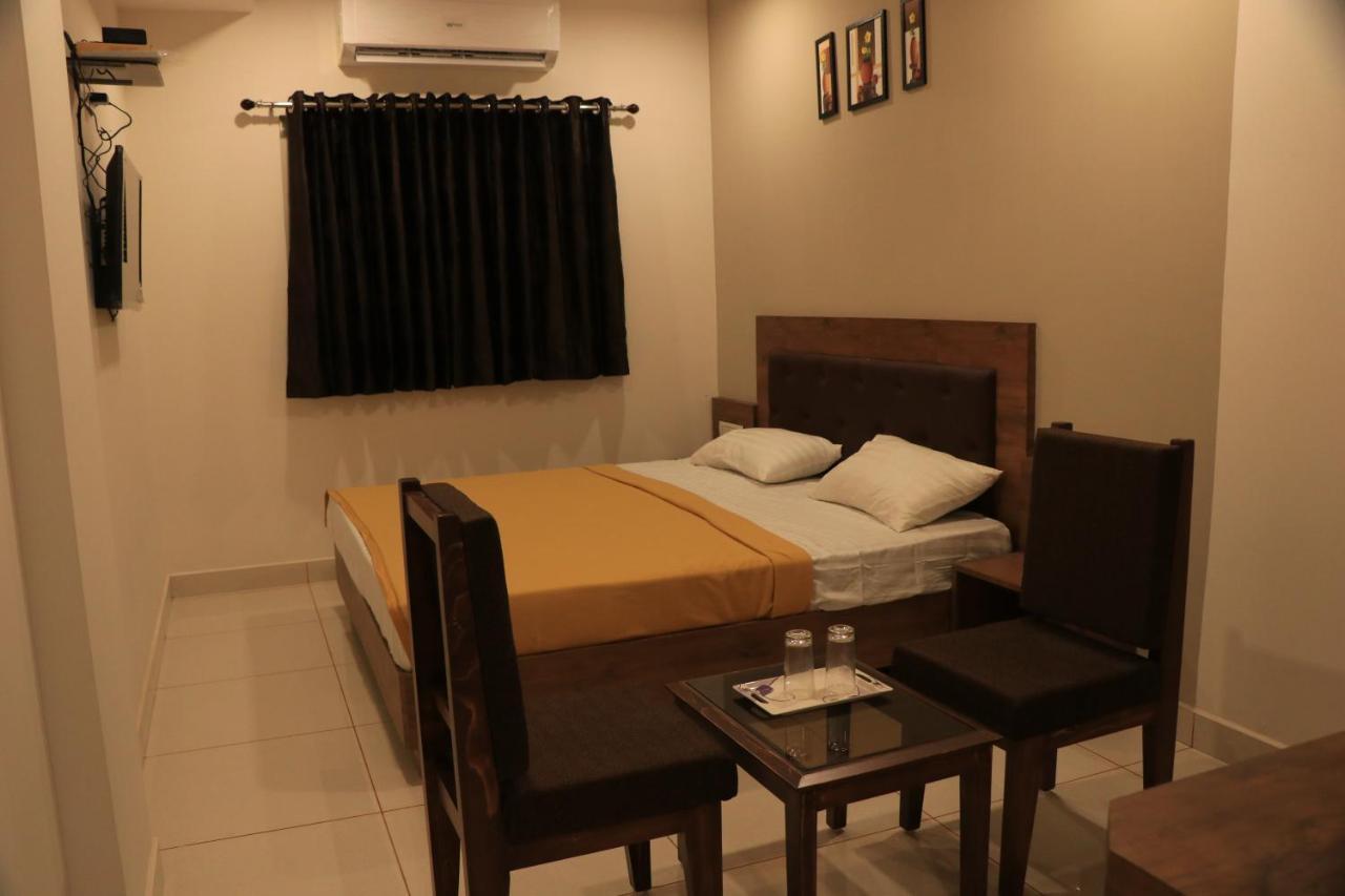 Hotel Viraj Residency Bhuj Exterior photo